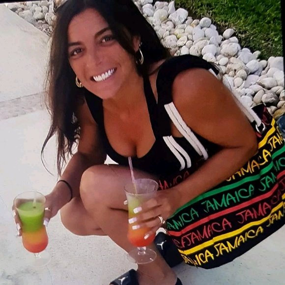 Meet your Posher, Melissa - Picture 1 of 1